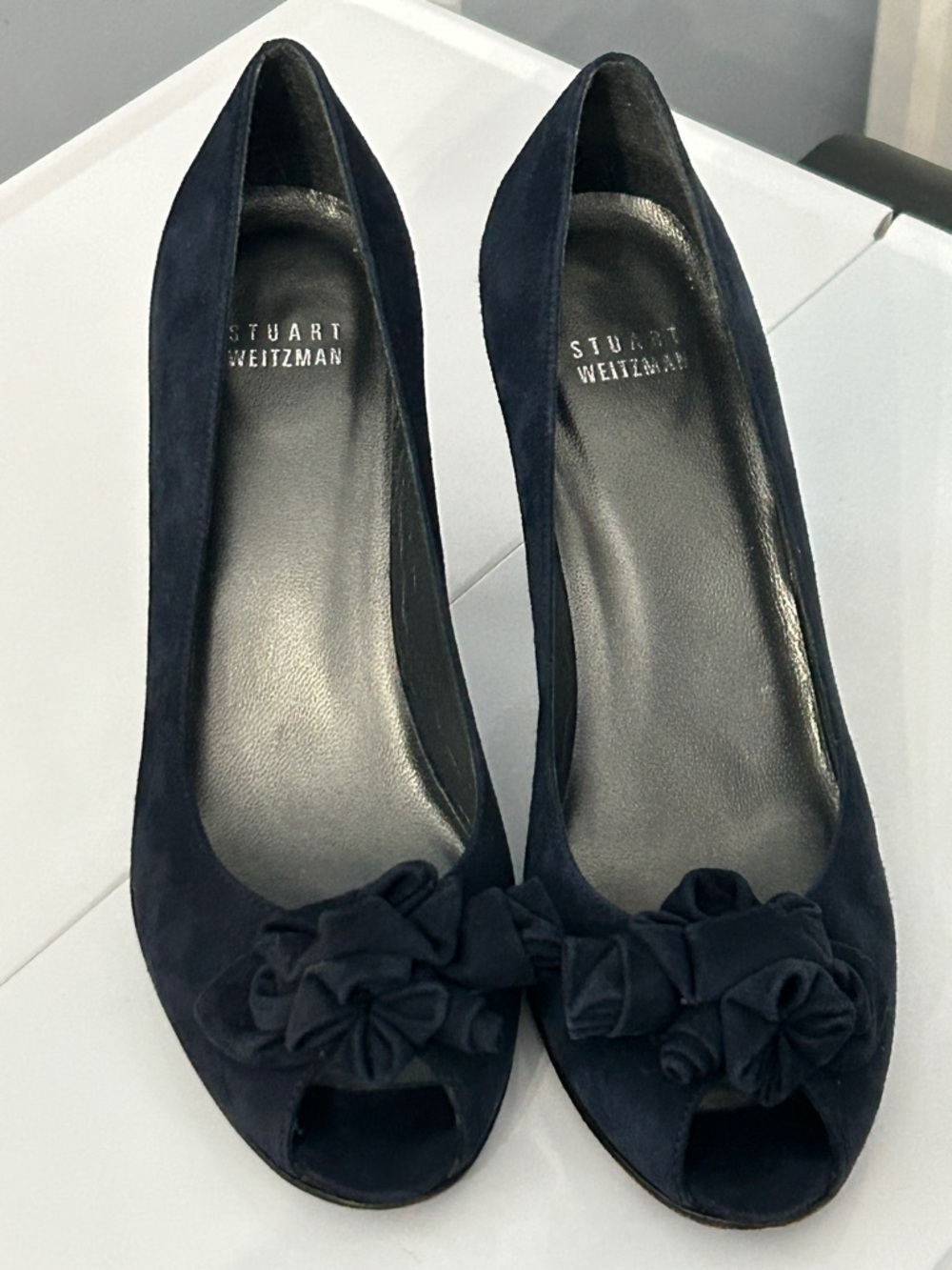 STUART WEITZMAN Sz. 8 N Peeptoe Heels Pumps Navy Blue Suede Leather Rosette